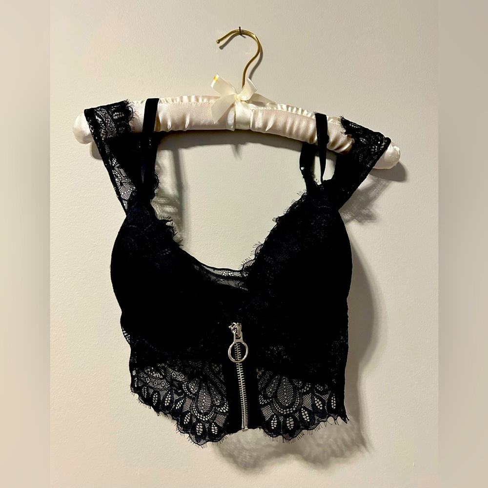 La Senza: Zip front lace balconette bra with zip front closure